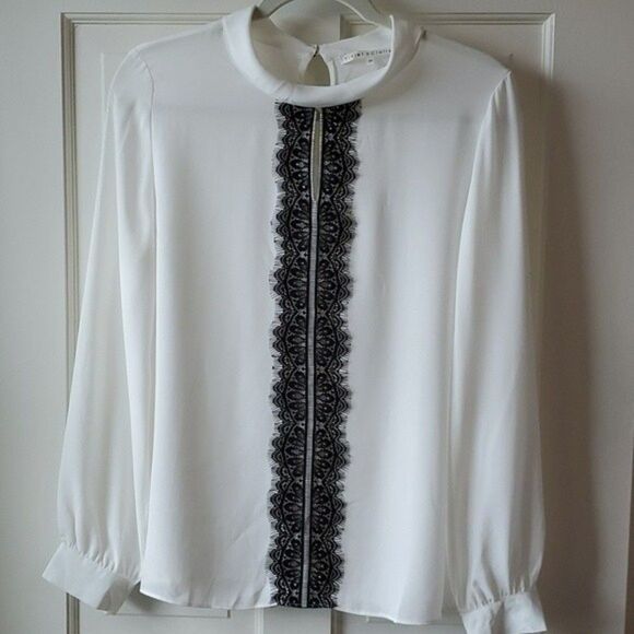 NWOT VIOLET + CLAIRE WHITE BLACK LACE BLOUSE SIZE MEDIUM QUIET LUXURY ROMANTIC - Picture 1 of 9